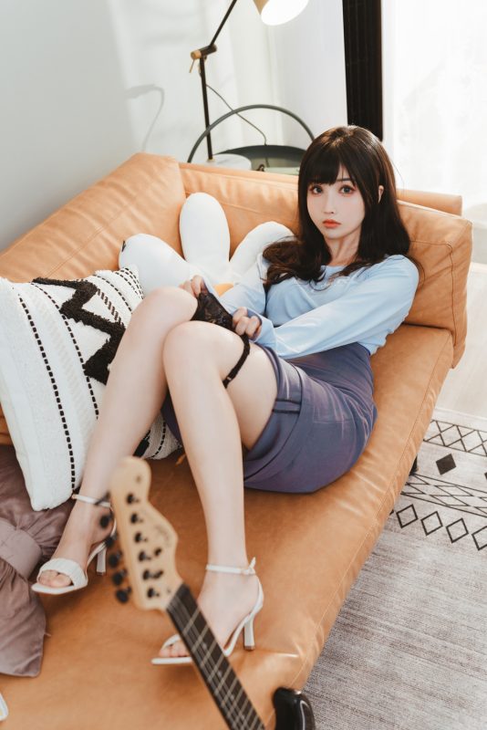 凉凉子 – 吉他妹妹系带裙 [45P1V1.25G]-喵领域