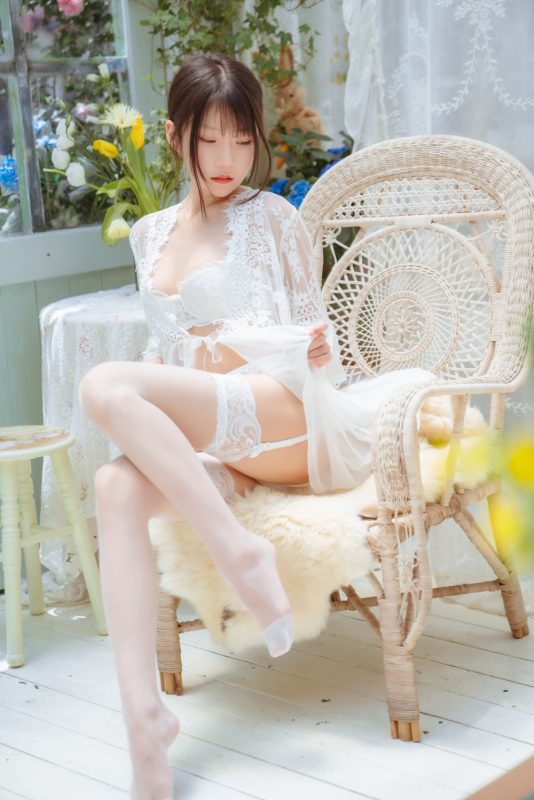 香草喵露露 NO.015 玻璃房少女 [76P-1.13GB]-喵领域