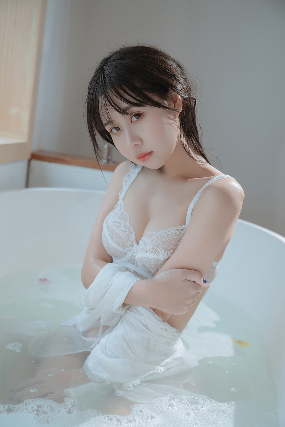 萌芽儿o0 NO.005 浴缸 [72P1.76G]